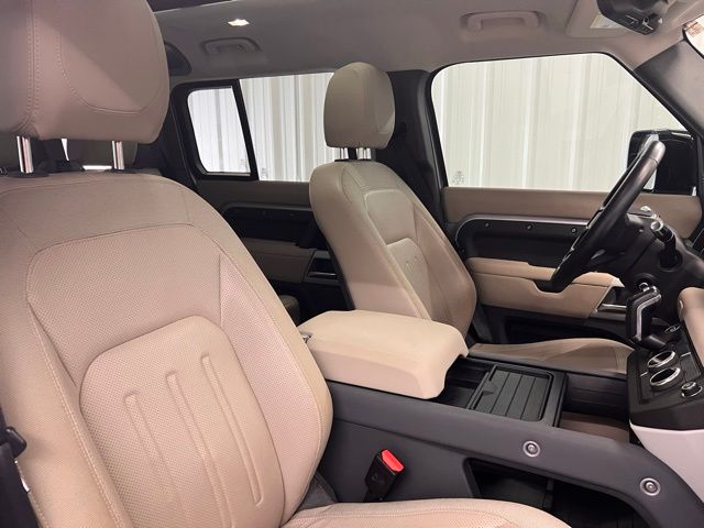 2020 Land Rover Defender 110 photo 10