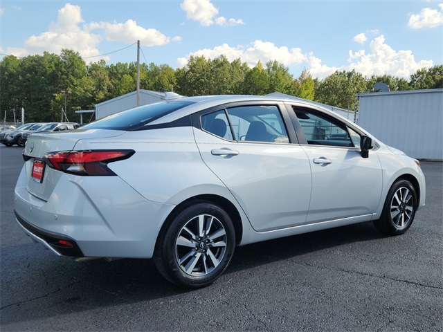 2025 Nissan Versa 1.6 SV photo 3