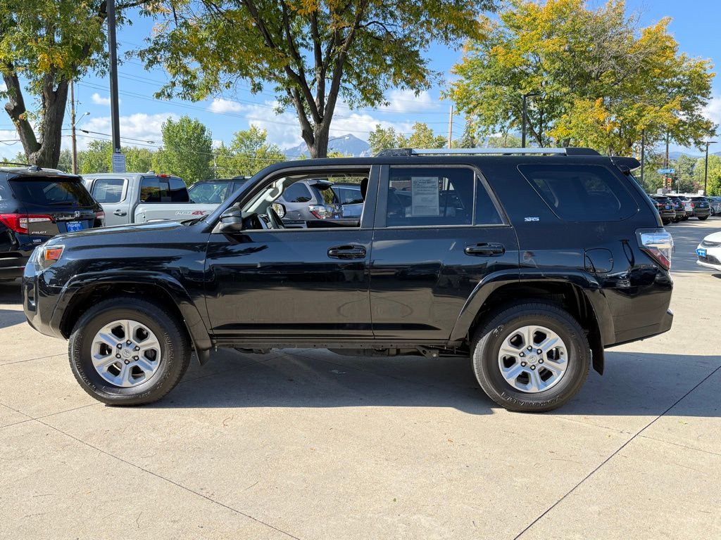2020 Toyota 4Runner SR5 photo 2