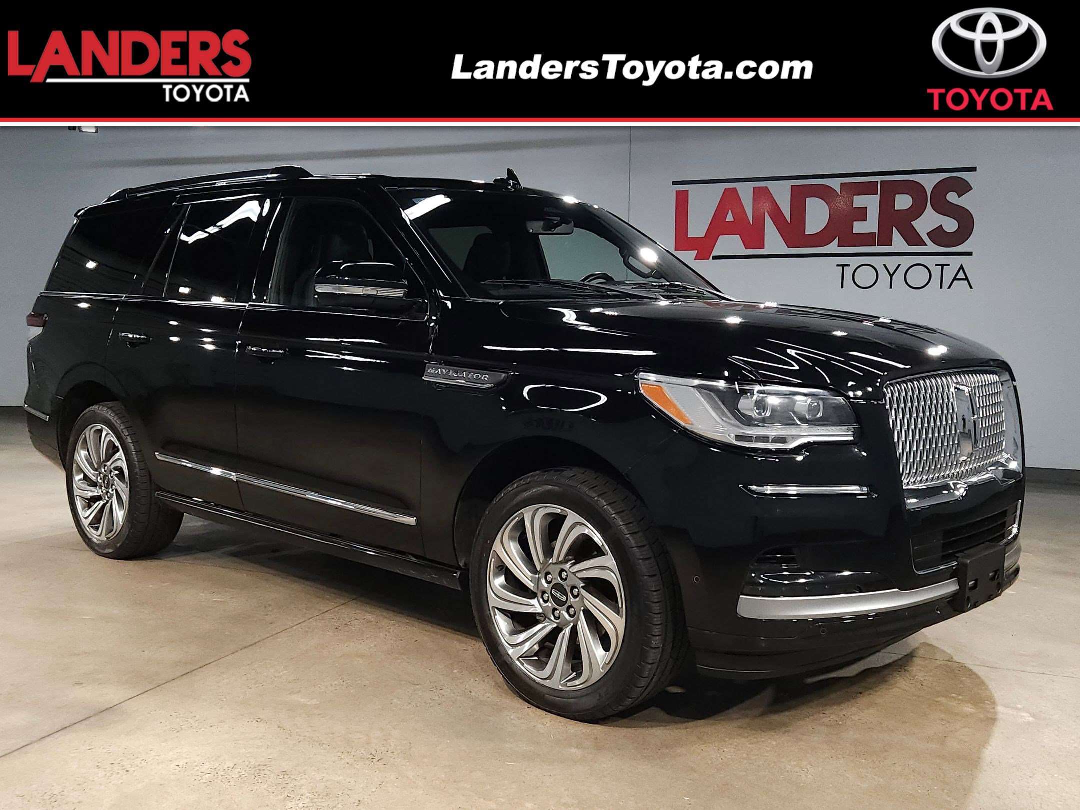 2023 Lincoln Navigator Reserve's photo