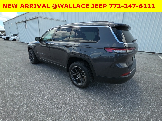 2022 Jeep Grand Cherokee Limited photo 2