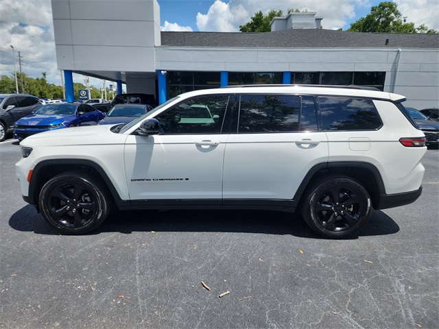 2023 Jeep Grand Cherokee Laredo Altitude photo 5