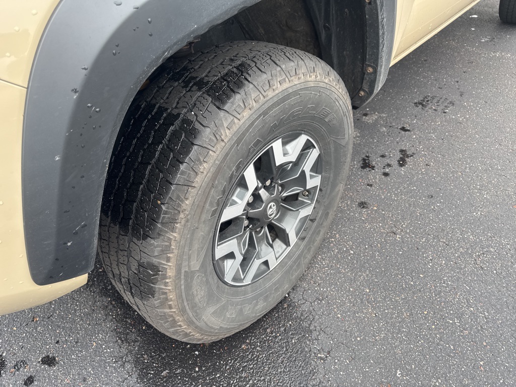 2018 Toyota Tacoma TRD Off-Road photo 11