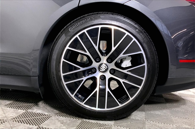 2020 Porsche Taycan Turbo photo 28