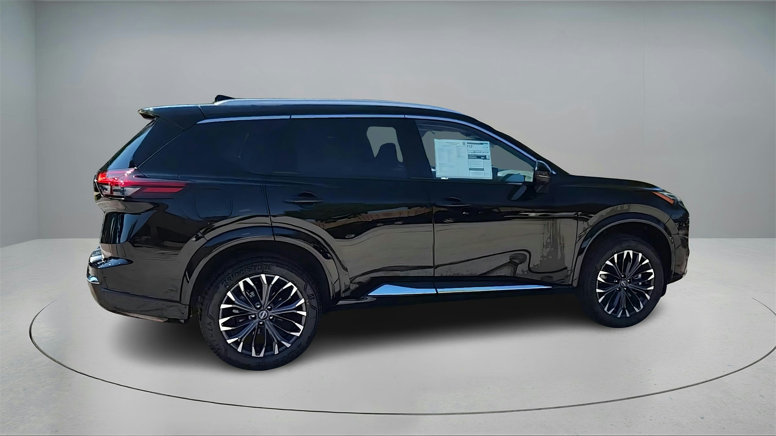 2025 Nissan Rogue Platinum photo 3