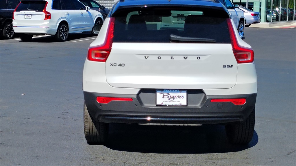 2026 Volvo XC40 photo 33