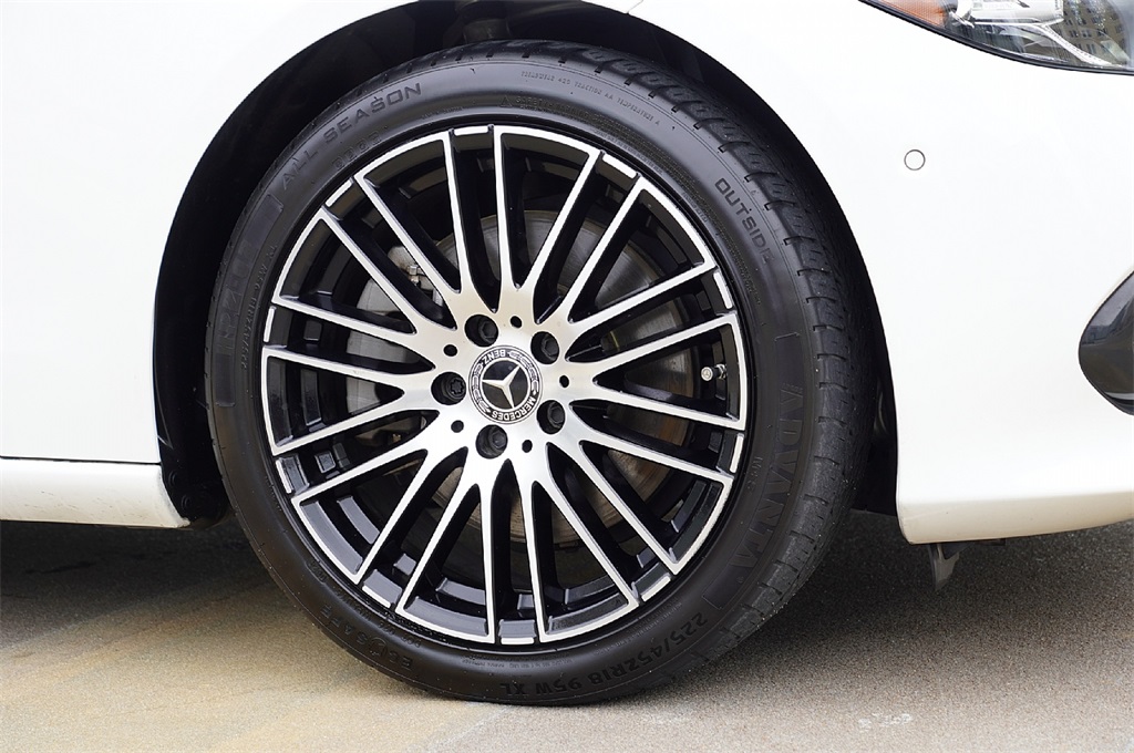 2022 Mercedes Benz C 300 photo 9