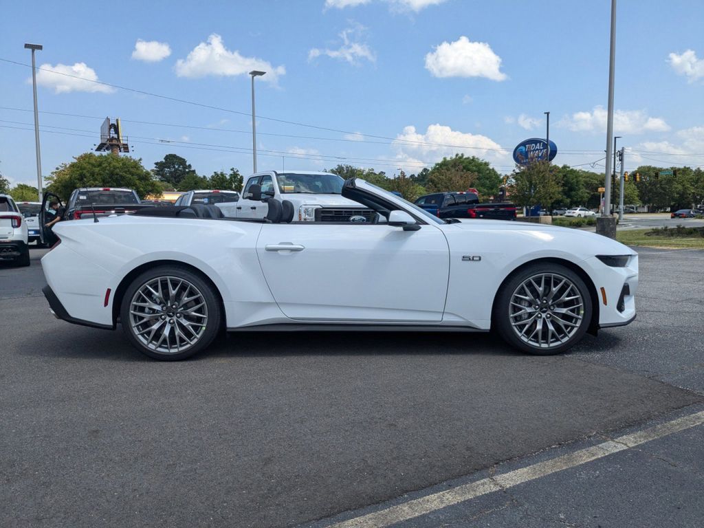 2025 Ford Mustang GT Premium Convertible photo 3