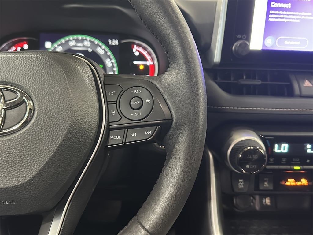 2024 Toyota RAV4 XLE photo 14