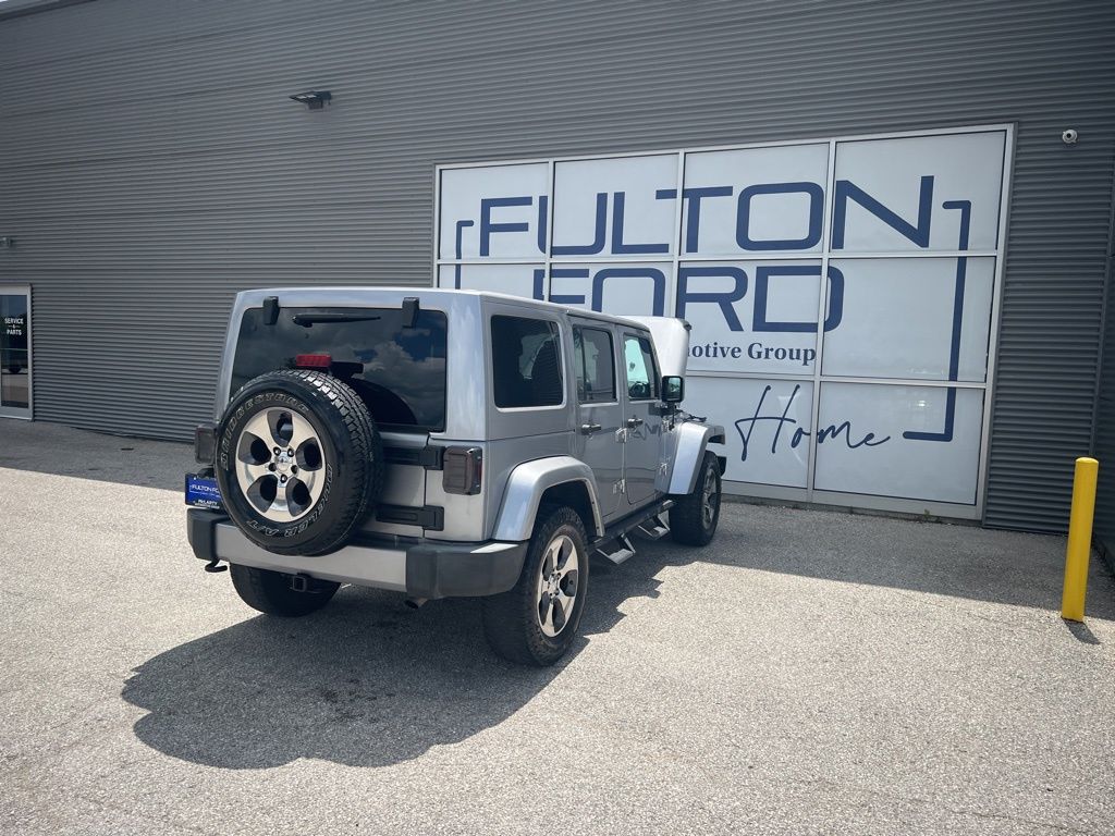 2017 Jeep Wrangler Unlimited Sahara photo 9