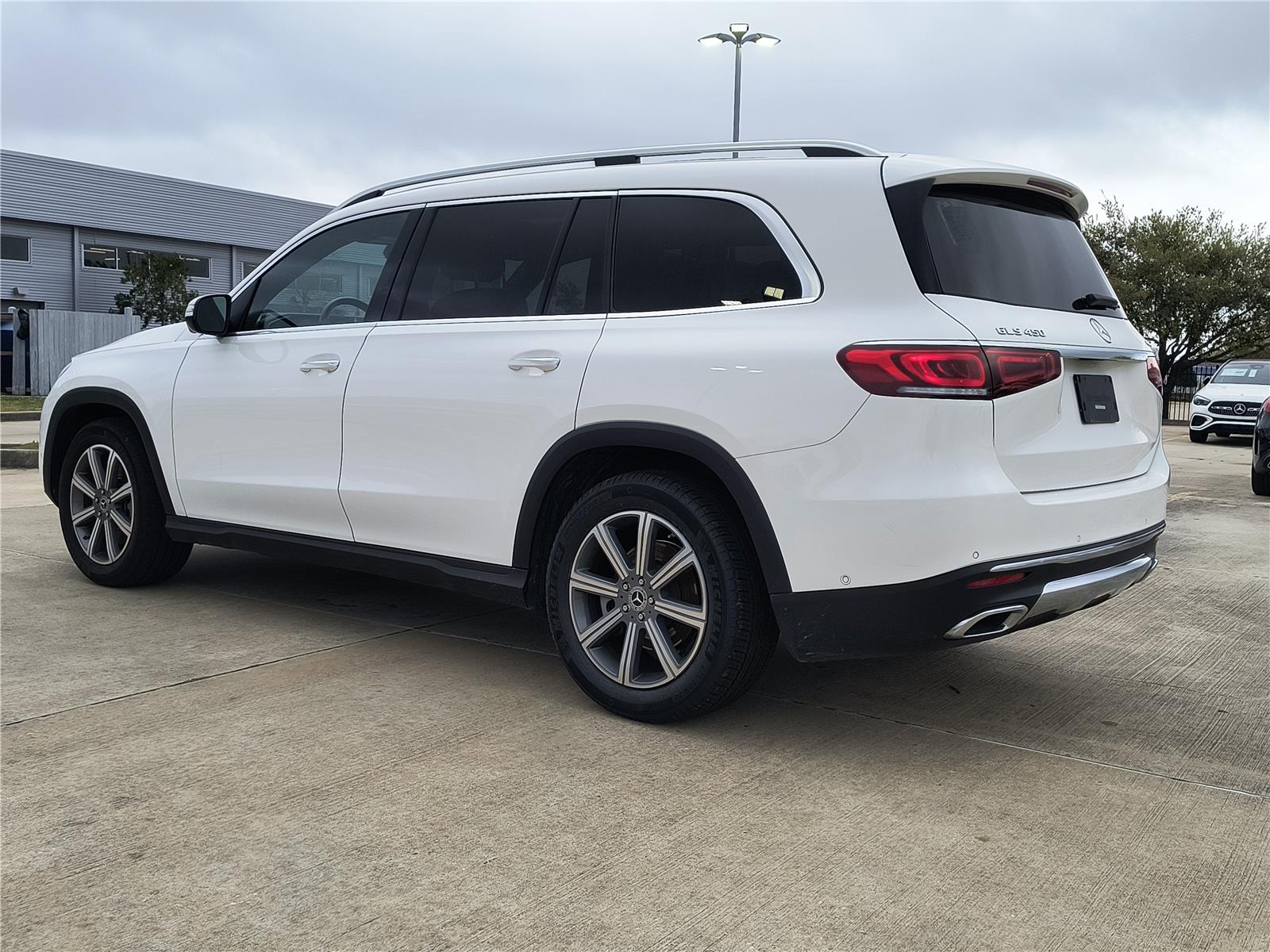 2023 Mercedes Benz GLS 450 4MATIC photo 2