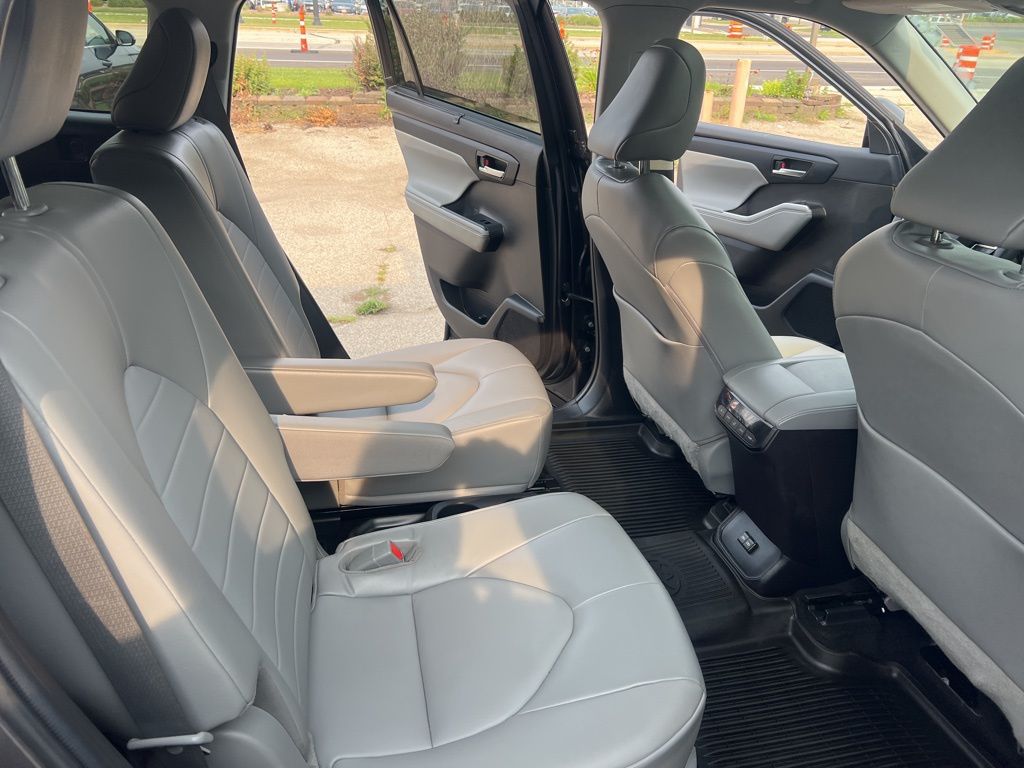 2022 Toyota Highlander XLE photo 15