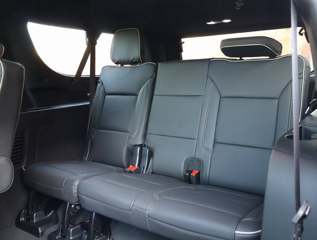 2025 Chevrolet Suburban Premier photo 24