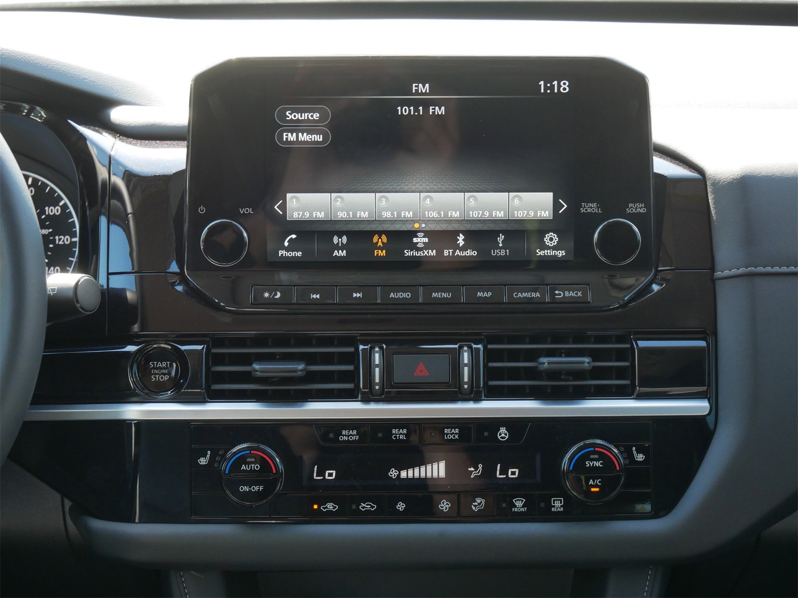 2025 Nissan Pathfinder SL photo 8