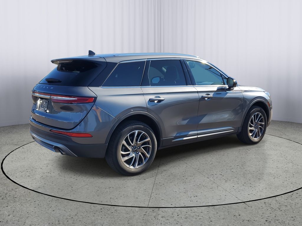 2021 Lincoln Corsair Standard photo 3