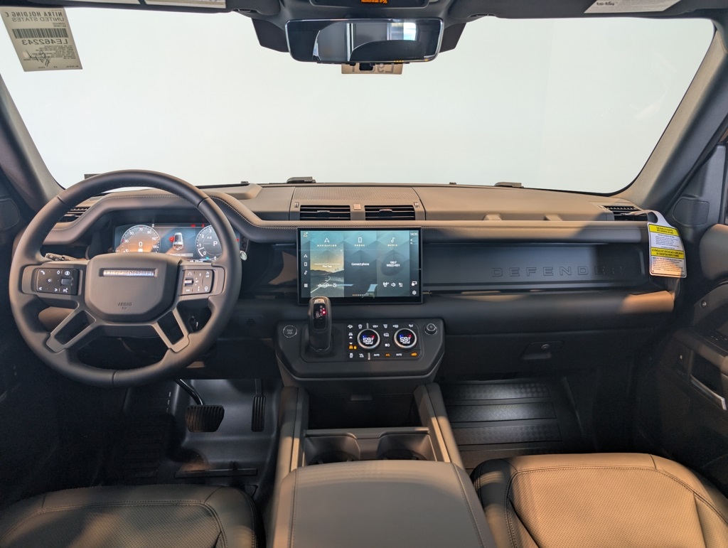 2025 Land Rover Defender 130 X-Dynamic SE photo 12