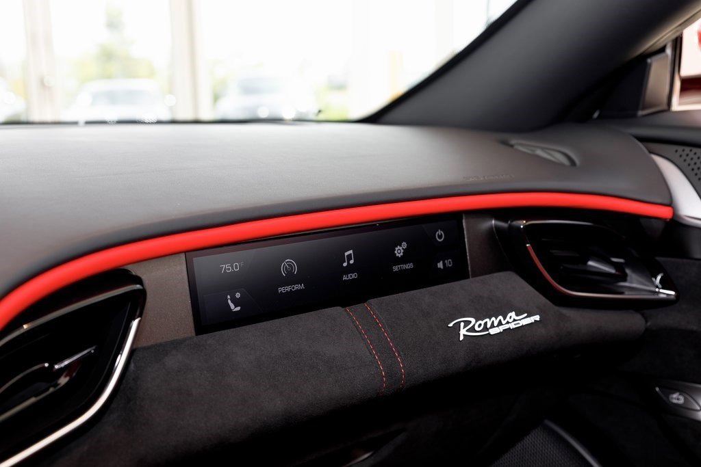 2025 Ferrari Roma Spider photo 18