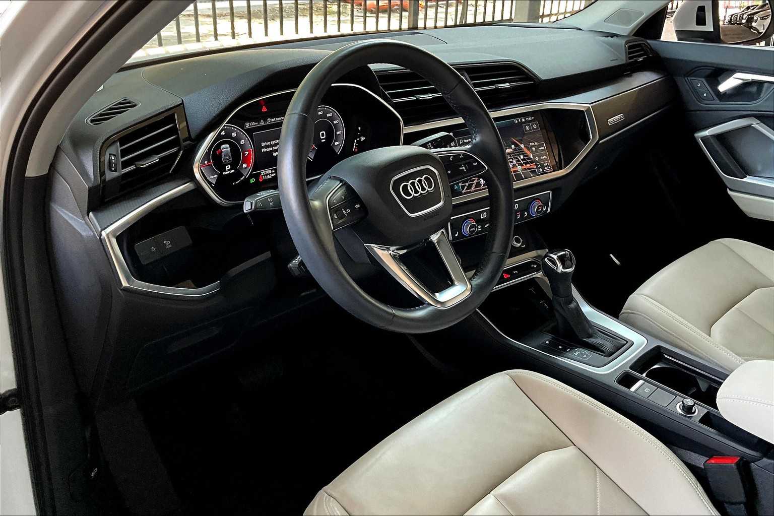 2020 Audi Q3 S line Premium Plus photo 15