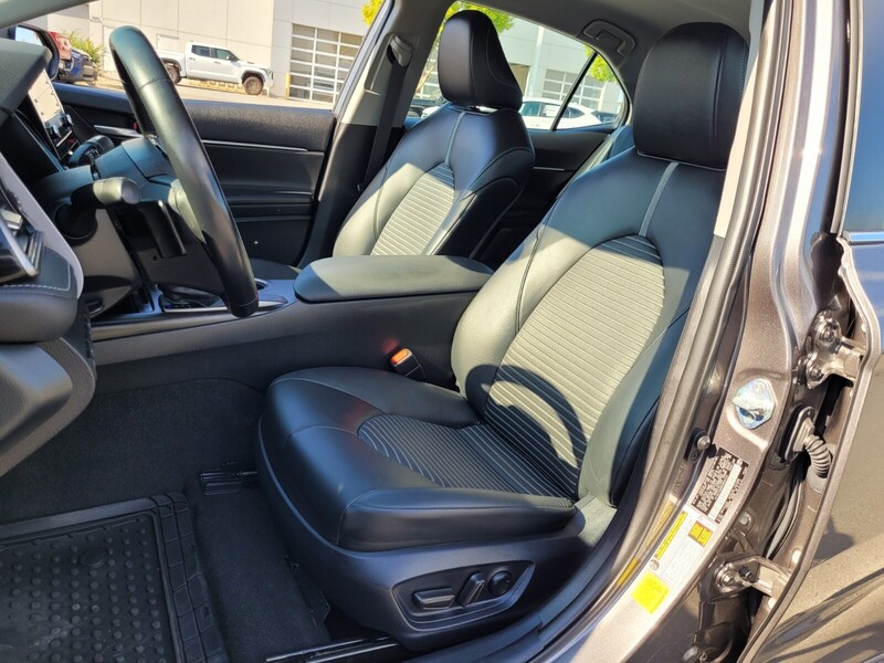 2023 Toyota Camry SE photo 3