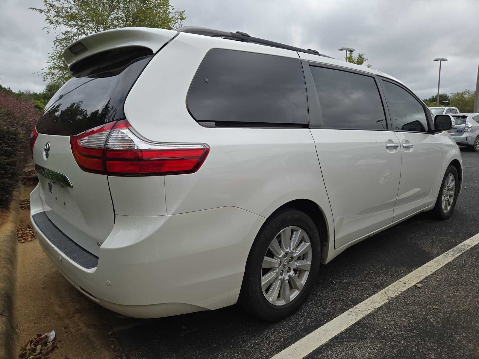2017 Toyota Sienna Limited photo 4