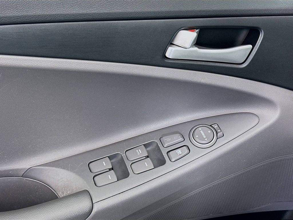 2011 Hyundai Sonata GLS photo 15