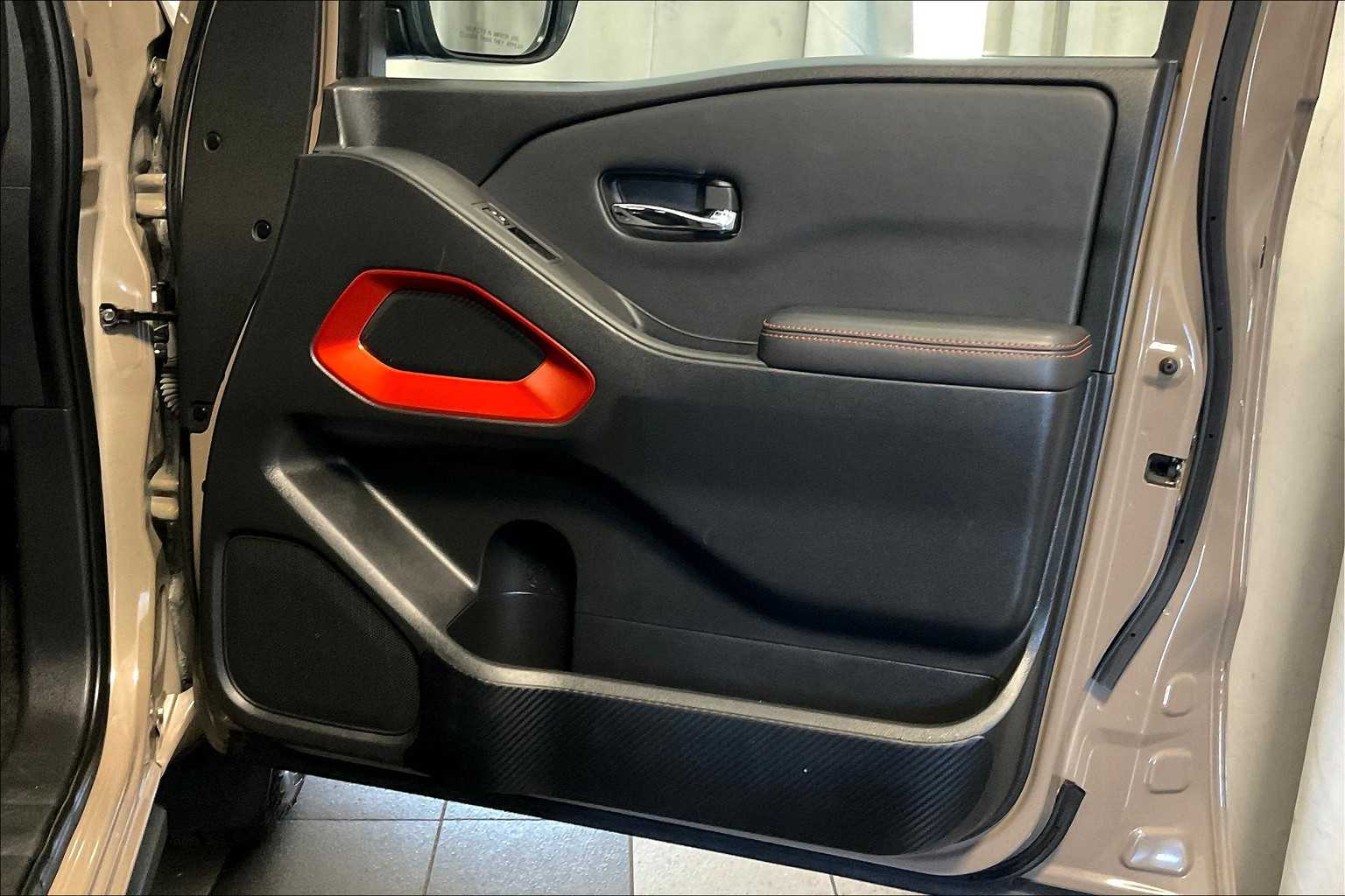 2022 Nissan Frontier PRO-4X photo 11