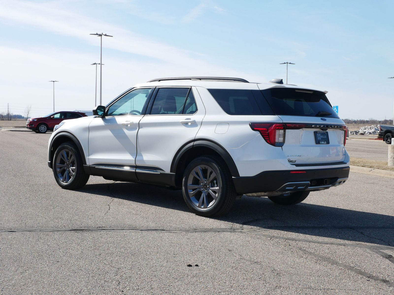 2025 Ford Explorer photo 2