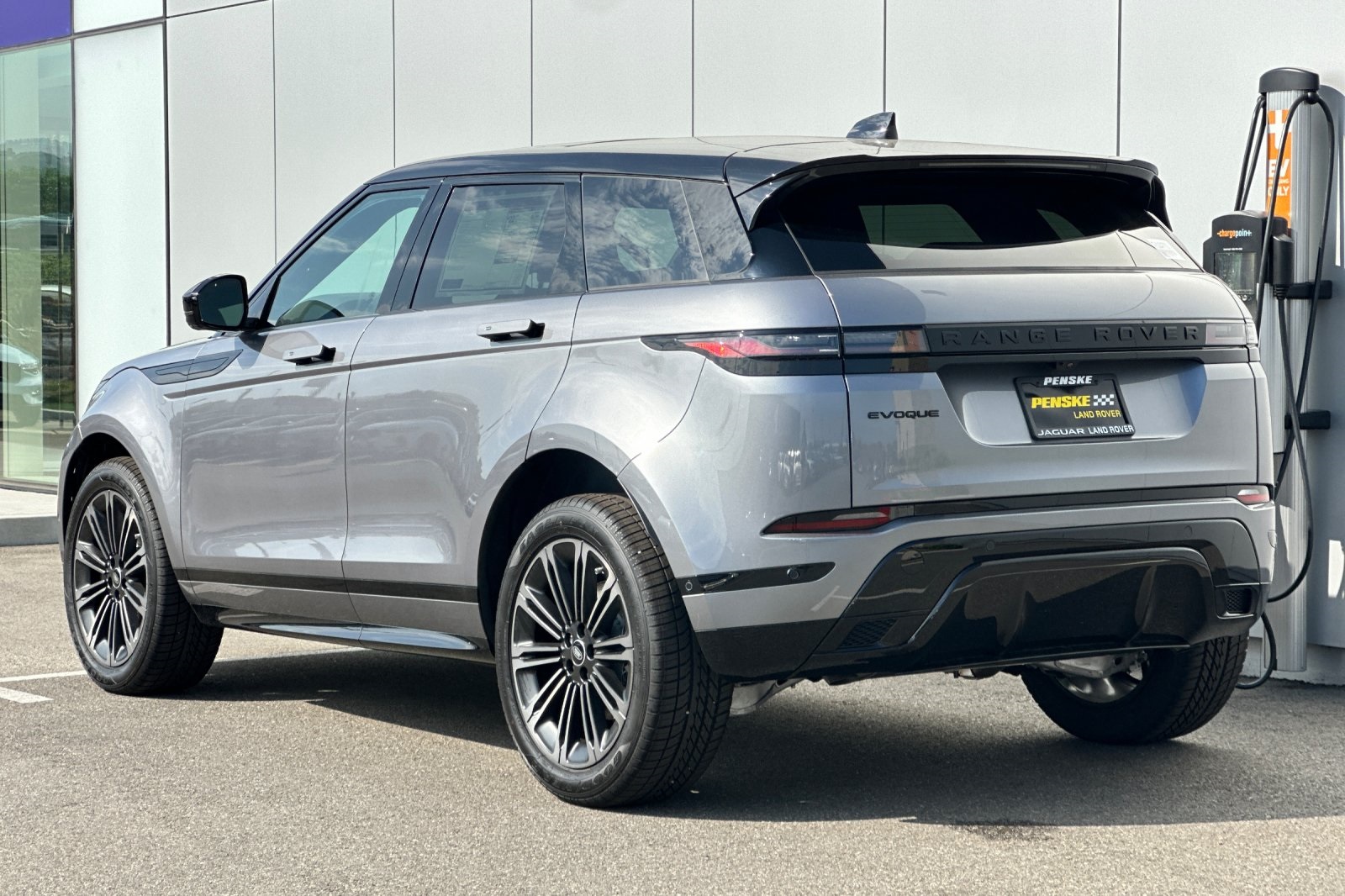 2026 Land Rover Range Rover Evoque Dynamic SE photo 2