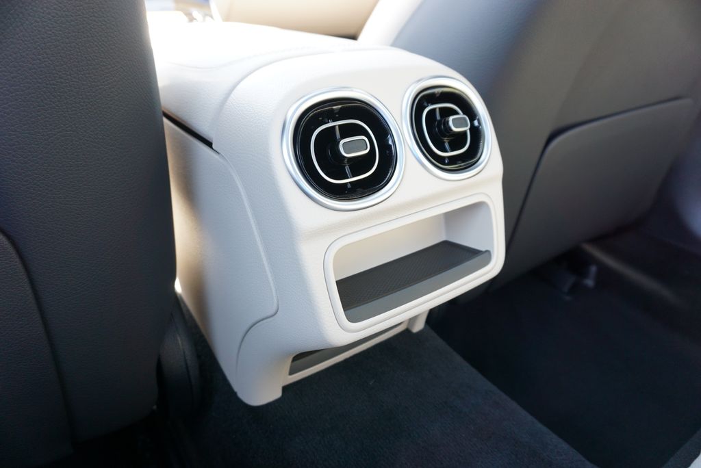 2025 Mercedes Benz C 300 photo 45