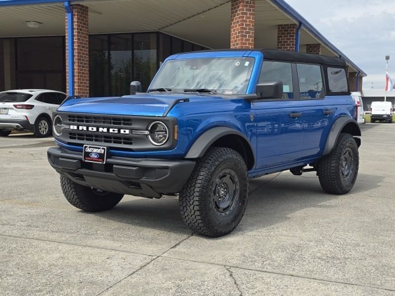 2025 Ford Bronco Base photo 3