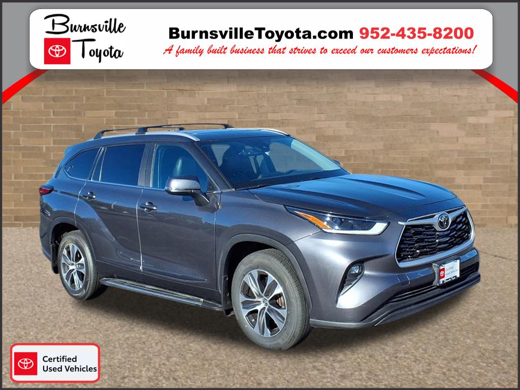2022 Toyota Highlander XLE's photo