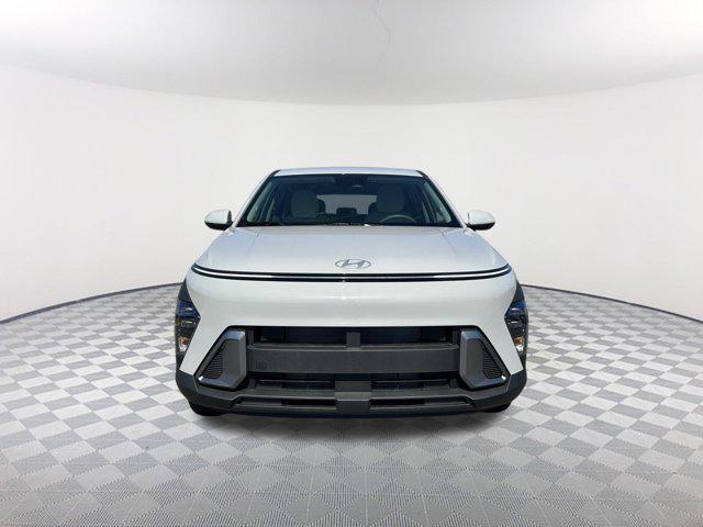 2026 Hyundai Kona SE photo 2