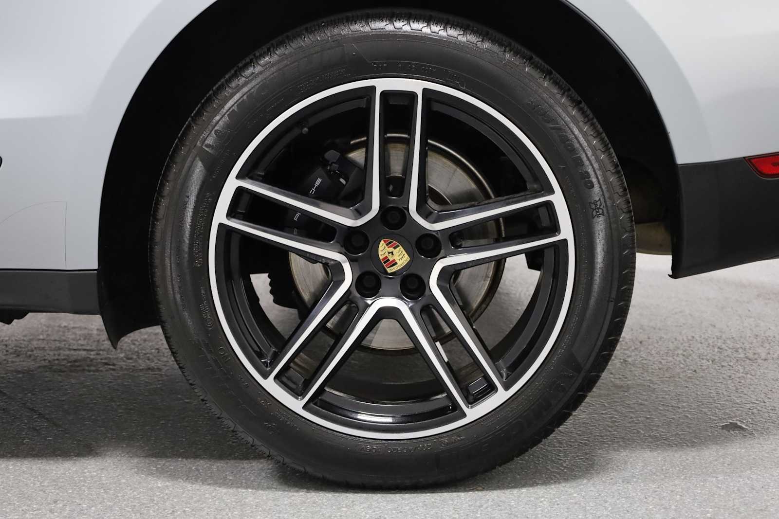 2021 Porsche Macan Base photo 36