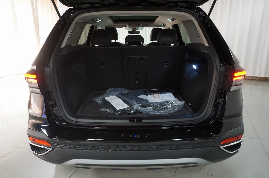 2025 Volkswagen Taos SEL photo 19