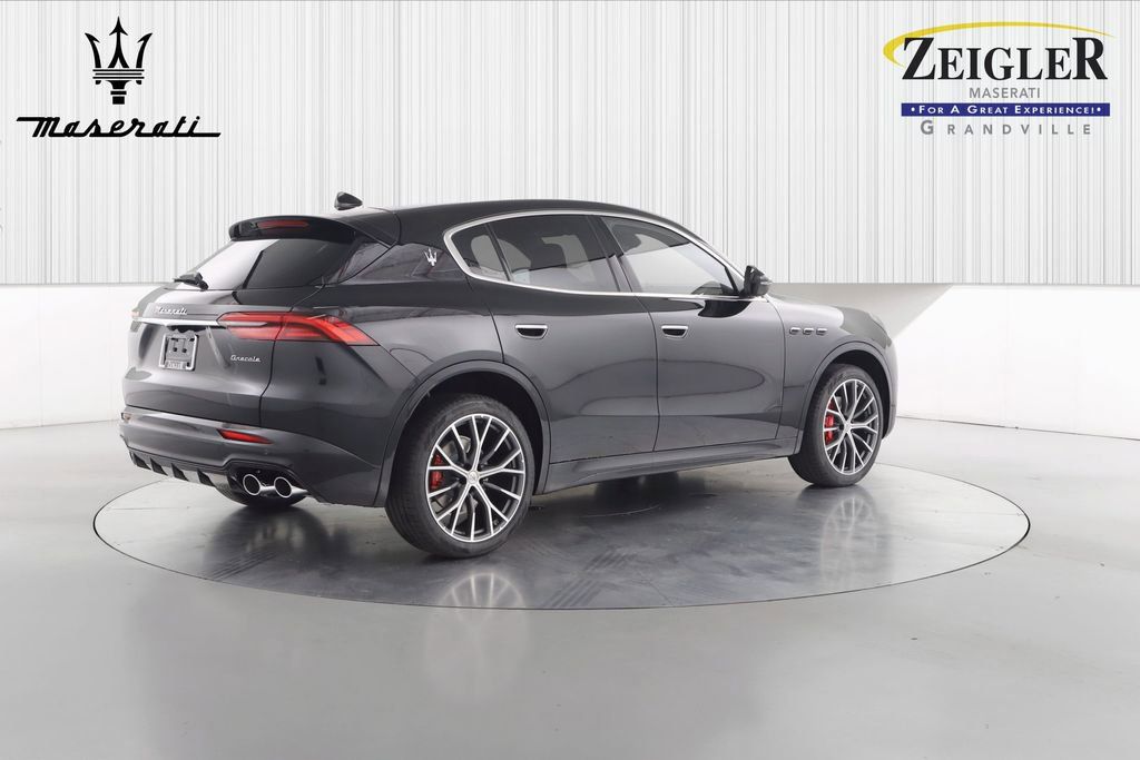 2025 Maserati Grecale photo 3