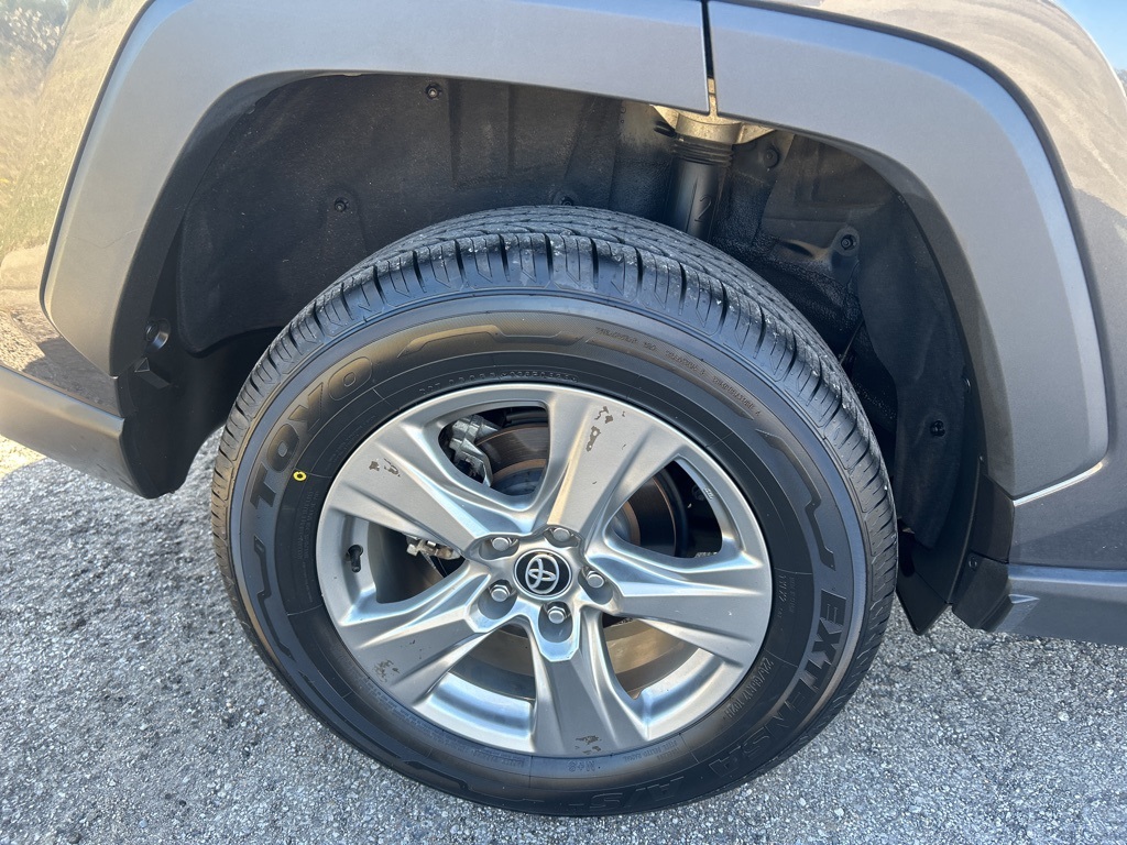 2024 Toyota RAV4 XLE photo 4