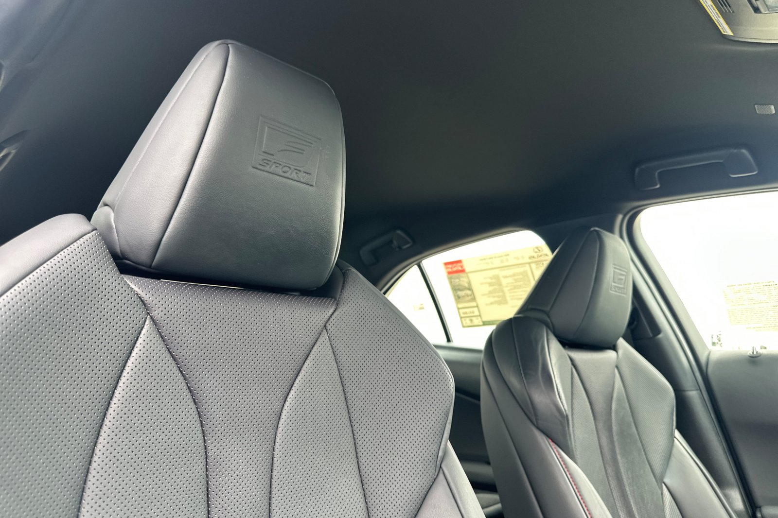 2022 Lexus UX 250h F SPORT photo 16