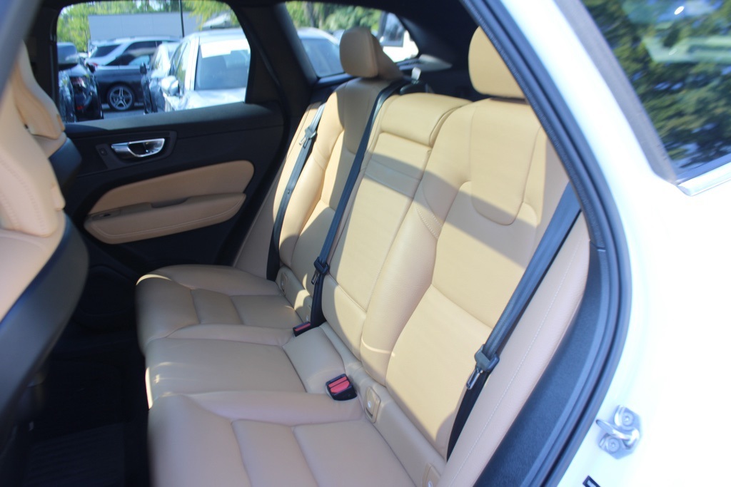 2020 Volvo XC60 T5 Inscription photo 27