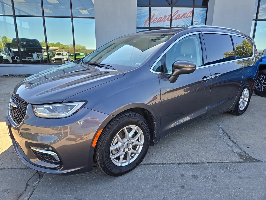 Used 2021 Chrysler Pacifica Touring L with VIN 2C4RC1BG0MR597340 for sale in Kansas City
