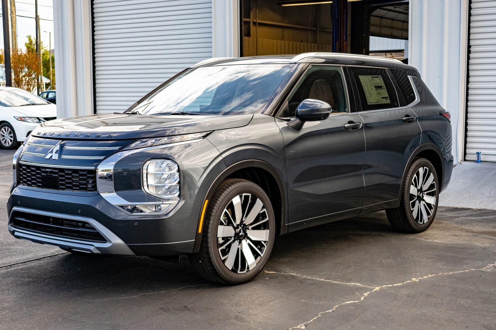 2025 Mitsubishi Outlander SEL's photo