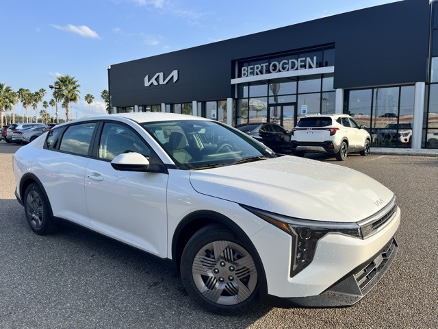 2025 Kia K4 LX's photo
