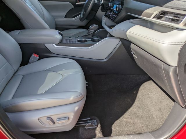 2023 Toyota Highlander L photo 23