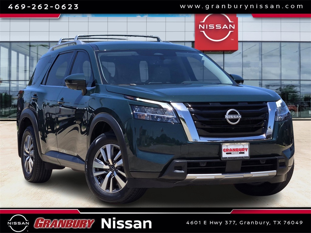 2023 Nissan Pathfinder SL's photo