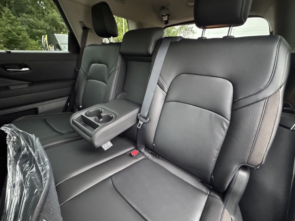 2025 Nissan Pathfinder SL photo 20