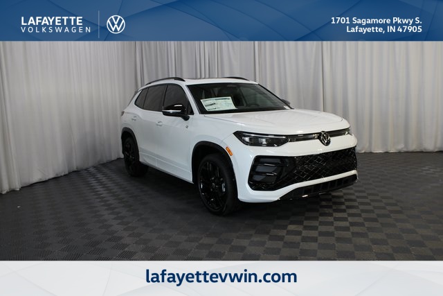 2025 Volkswagen Tiguan SE R-LINE BLACK's photo