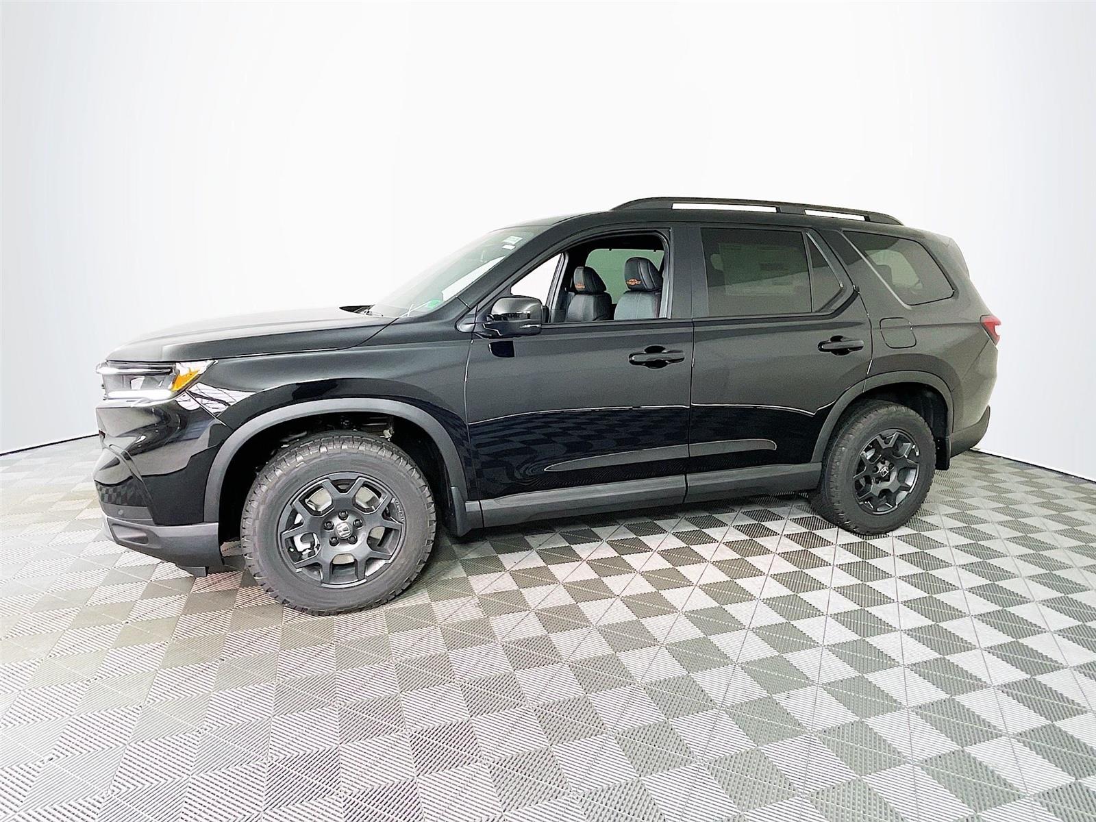 2025 Honda Pilot TrailSport photo 2