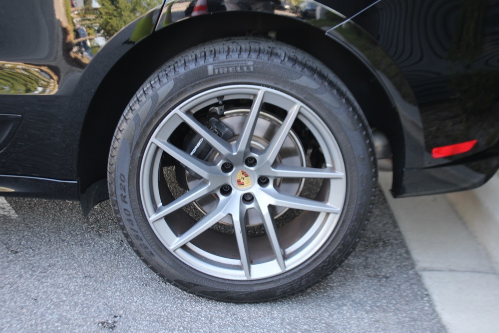 2025 Porsche Macan T photo 14