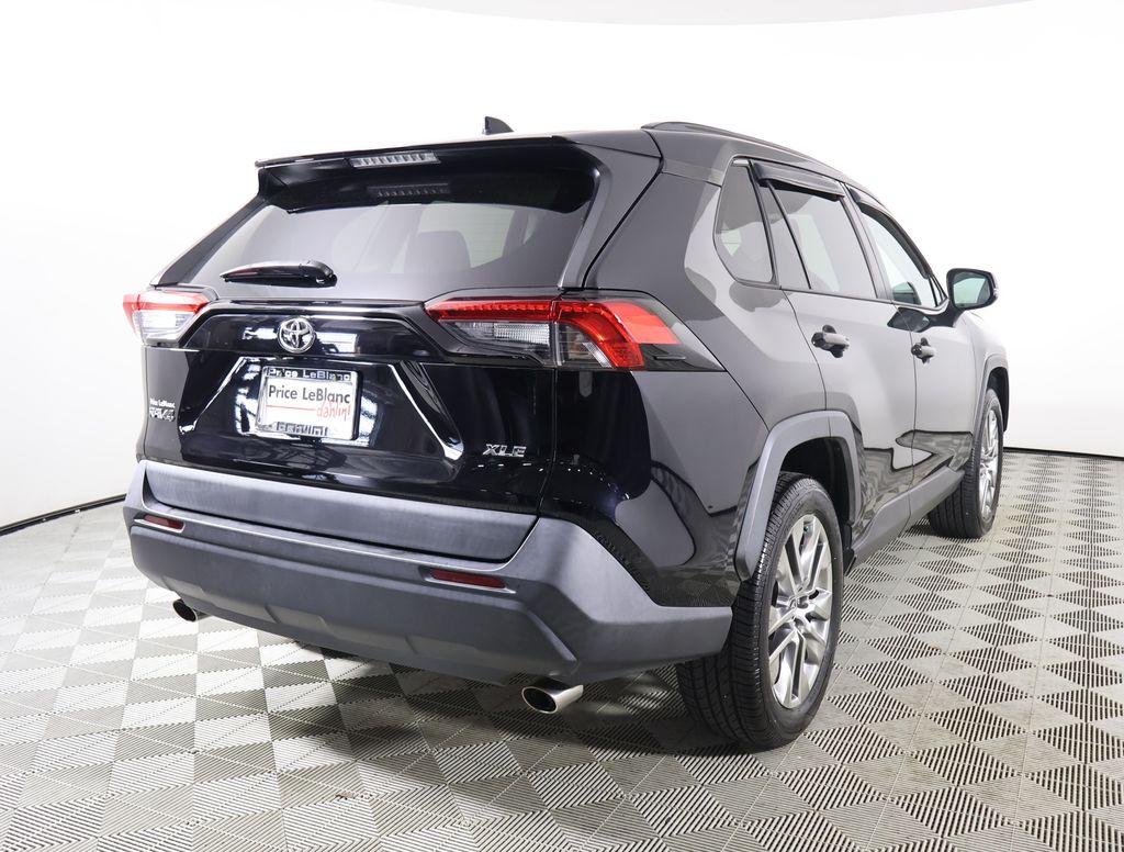2021 Toyota RAV4 XLE Premium photo 4