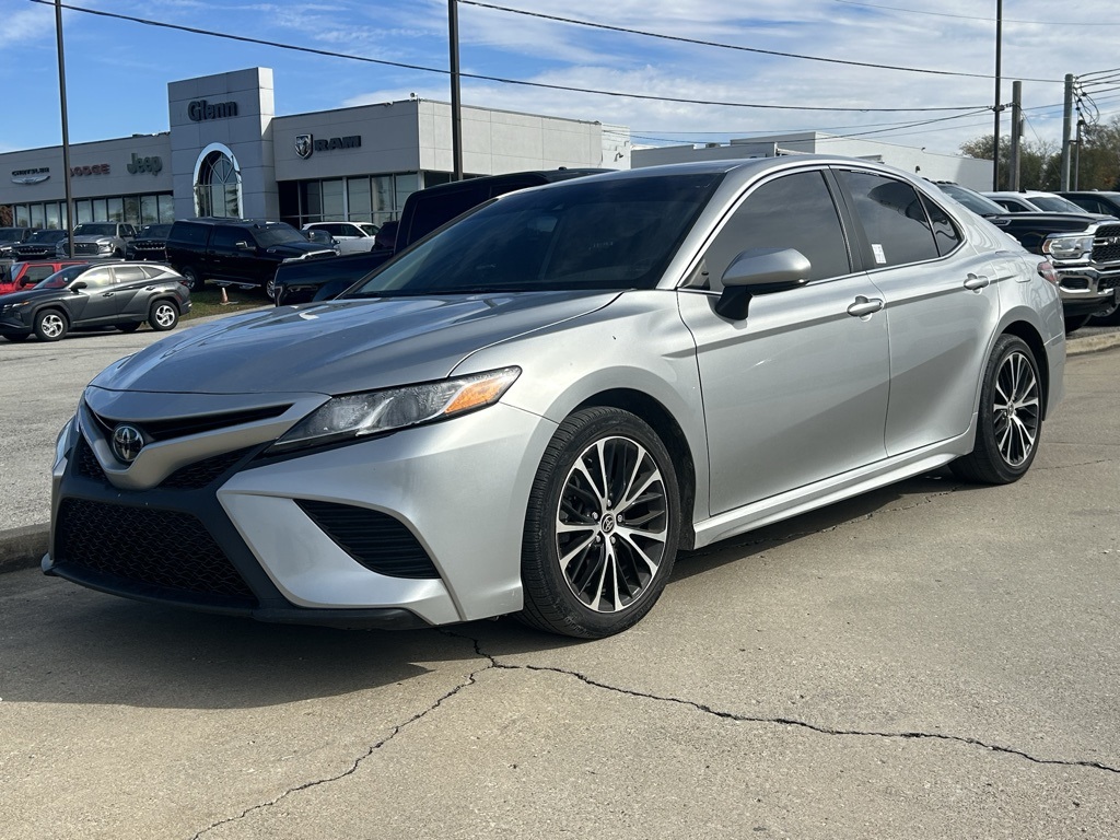 2020 Toyota Camry SE photo 2