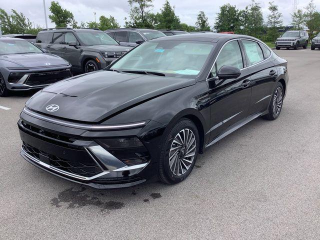 2025 Hyundai Sonata Hybrid Limited photo 2